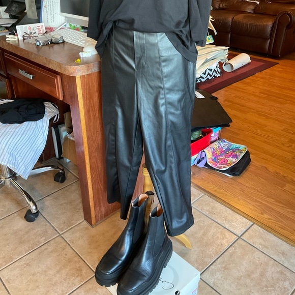 Zara Black Leather Chelsea Boot Size 9/40, NWT - NWOB - Picture 3 of 16